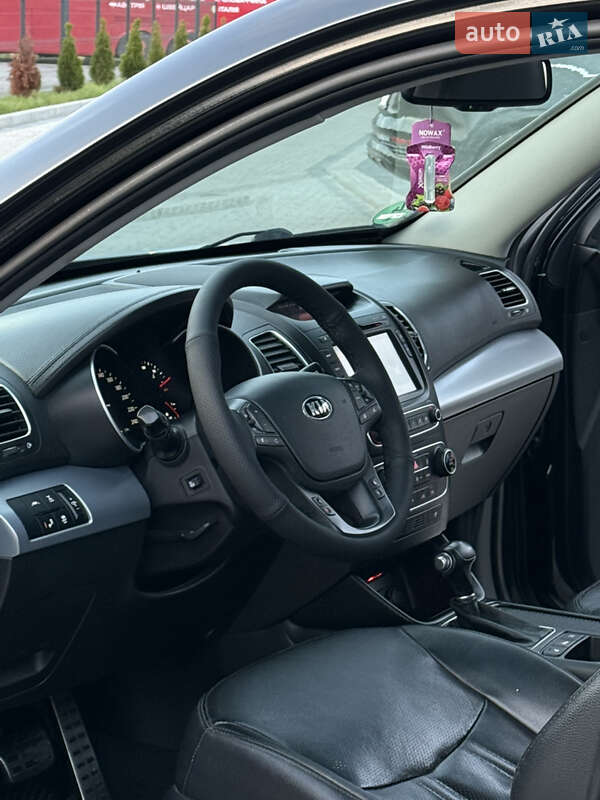 Позашляховик / Кросовер Kia Sorento 2012 в Івано-Франківську