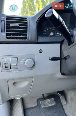 Позашляховик / Кросовер Kia Sorento 2006 в 