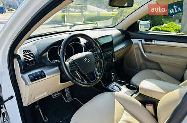 Позашляховик / Кросовер Kia Sorento 2011 в 