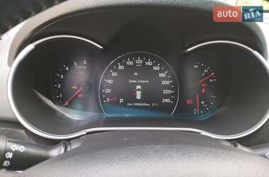Позашляховик / Кросовер Kia Sorento 2014 в 