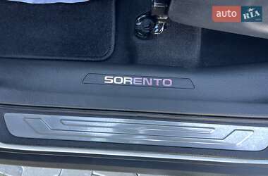 Позашляховик / Кросовер Kia Sorento 2015 в 