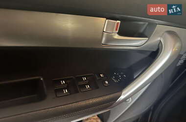 Позашляховик / Кросовер Kia Sorento 2012 в 