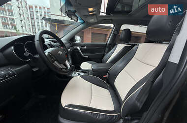 Позашляховик / Кросовер Kia Sorento 2010 в 