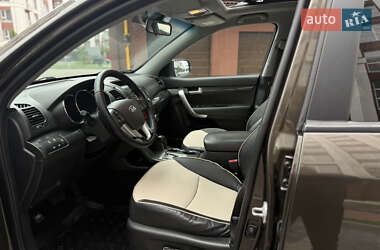 Позашляховик / Кросовер Kia Sorento 2010 в 
