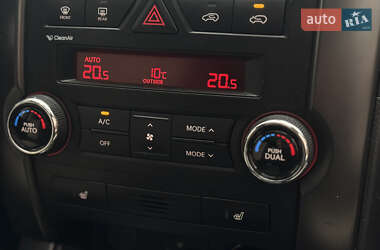 Позашляховик / Кросовер Kia Sorento 2010 в 