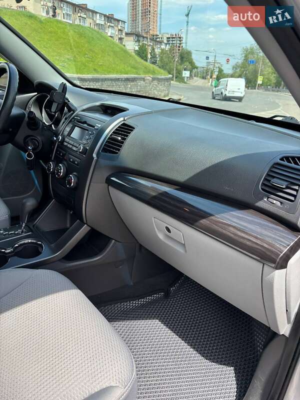 Позашляховик / Кросовер Kia Sorento 2010 в Дніпрі
