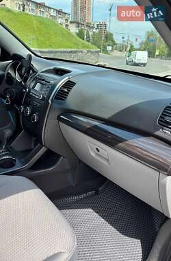 Внедорожник / Кроссовер Kia Sorento 2010 в 