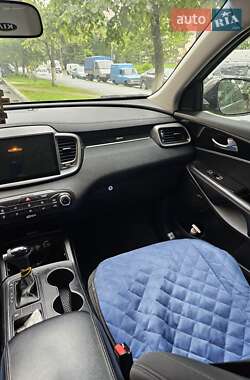 Позашляховик / Кросовер Kia Sorento 2015 в 