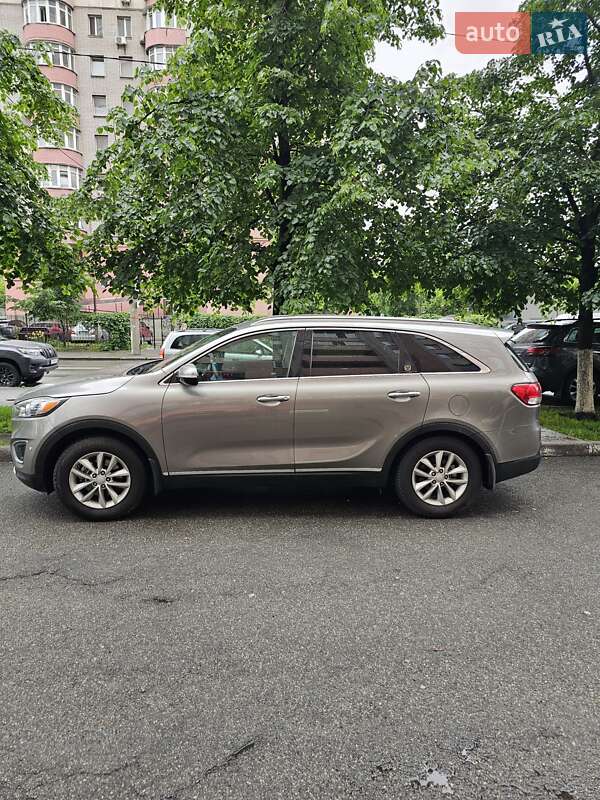 Позашляховик / Кросовер Kia Sorento 2015 в 