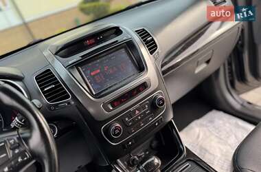 Позашляховик / Кросовер Kia Sorento 2013 в 