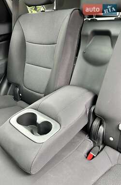 Позашляховик / Кросовер Kia Sorento 2012 в 