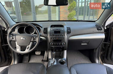 Позашляховик / Кросовер Kia Sorento 2010 в 