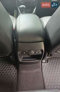 Позашляховик / Кросовер Kia Sorento 2014 в 