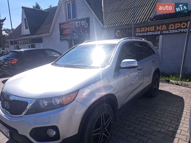 Позашляховик / Кросовер Kia Sorento 2011 в 