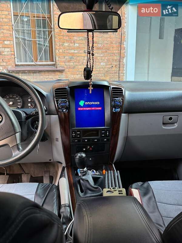 Позашляховик / Кросовер Kia Sorento 2005 в Харкові