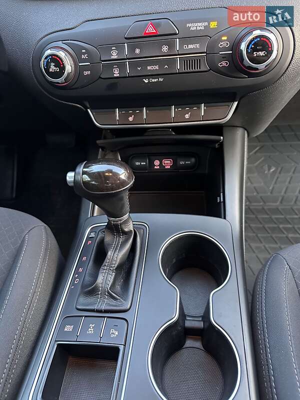 Позашляховик / Кросовер Kia Sorento 2017 в Києві