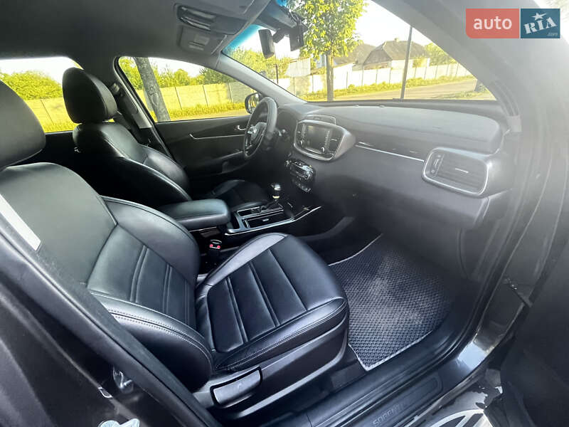 Позашляховик / Кросовер Kia Sorento 2017 в Первомайську