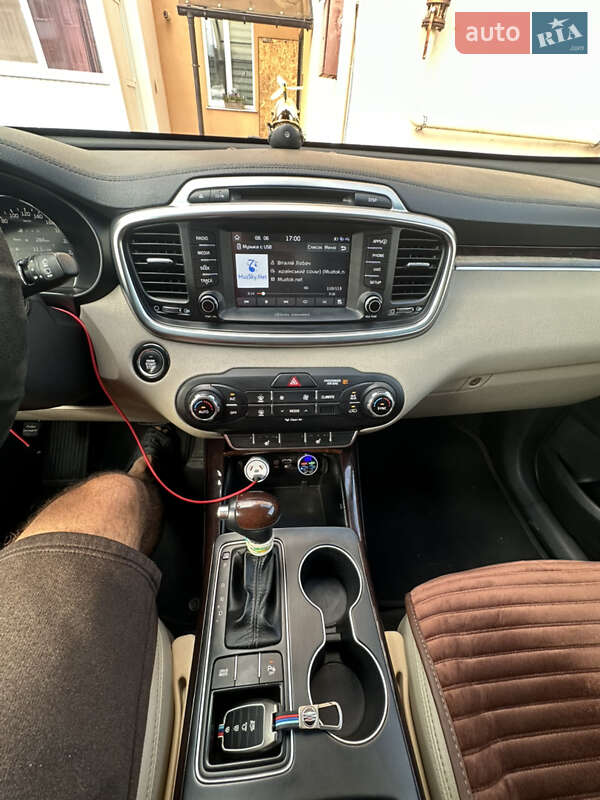 Позашляховик / Кросовер Kia Sorento 2017 в Хмельницькому