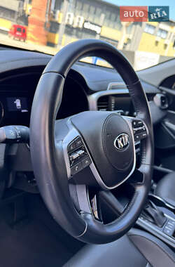 Внедорожник / Кроссовер Kia Sorento 2020 в 