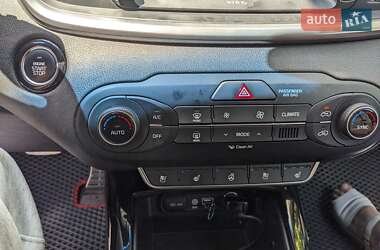 Позашляховик / Кросовер Kia Sorento 2016 в 