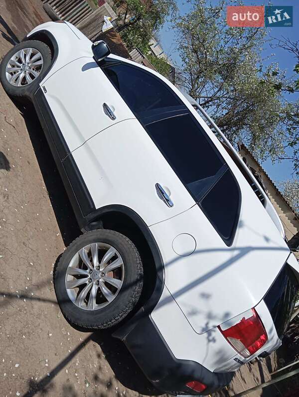 Внедорожник / Кроссовер Kia Sorento 2011 в Великой Михайловке