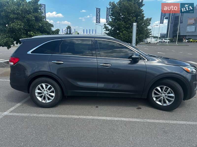 Внедорожник / Кроссовер Kia Sorento 2016 в Киеве