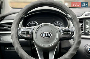 Позашляховик / Кросовер Kia Sorento 2016 в 