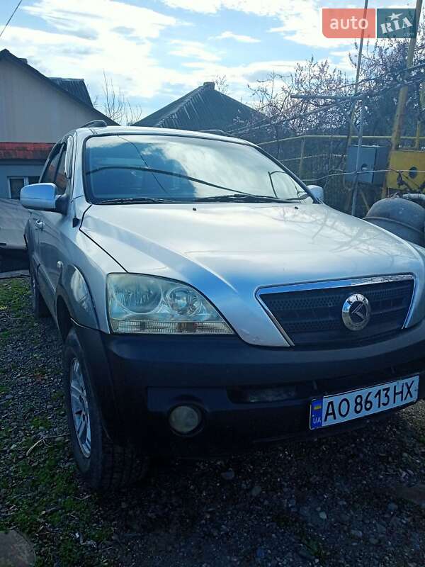 Внедорожник / Кроссовер Kia Sorento 2004 в Хусте