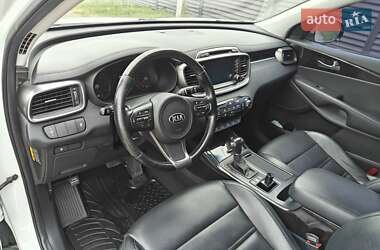 Позашляховик / Кросовер Kia Sorento 2016 в  фото 25 Позашляховик / Кросовер Kia Sorento 2016 в