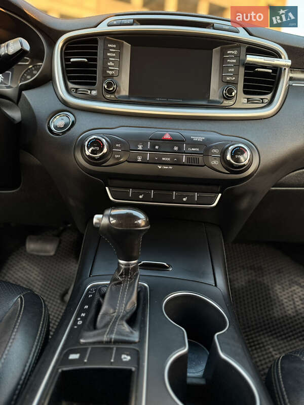Внедорожник / Кроссовер Kia Sorento 2017 в Тернополе