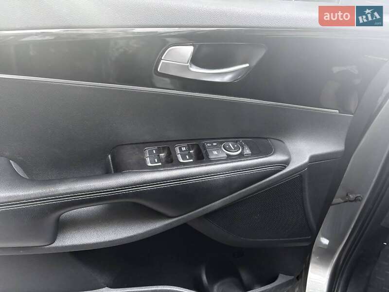 Позашляховик / Кросовер Kia Sorento 2017 в Полтаві фото 13 Позашляховик / Кросовер Kia Sorento 2017 в Полтаві