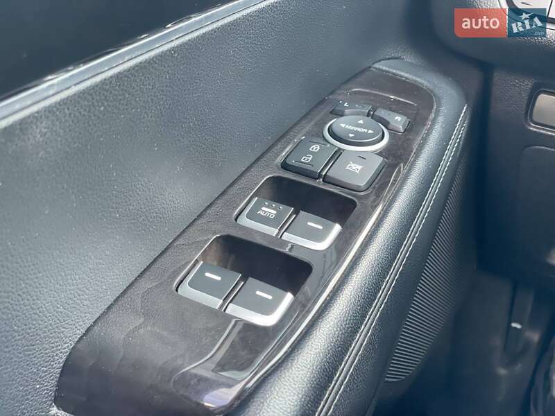 Позашляховик / Кросовер Kia Sorento 2016 в Одесі