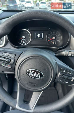 Позашляховик / Кросовер Kia Sorento 2016 в 