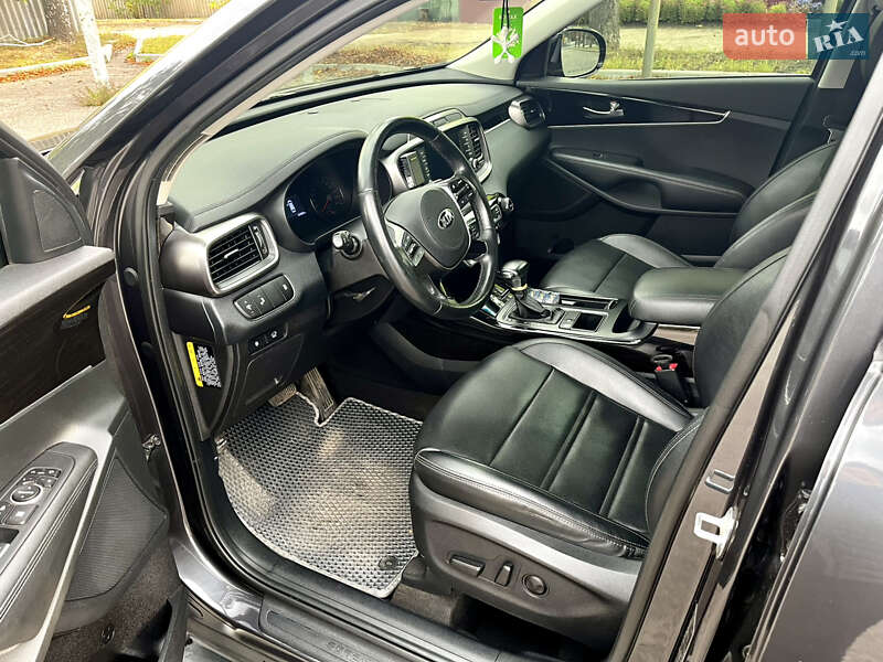 Позашляховик / Кросовер Kia Sorento 2017 в Первомайську