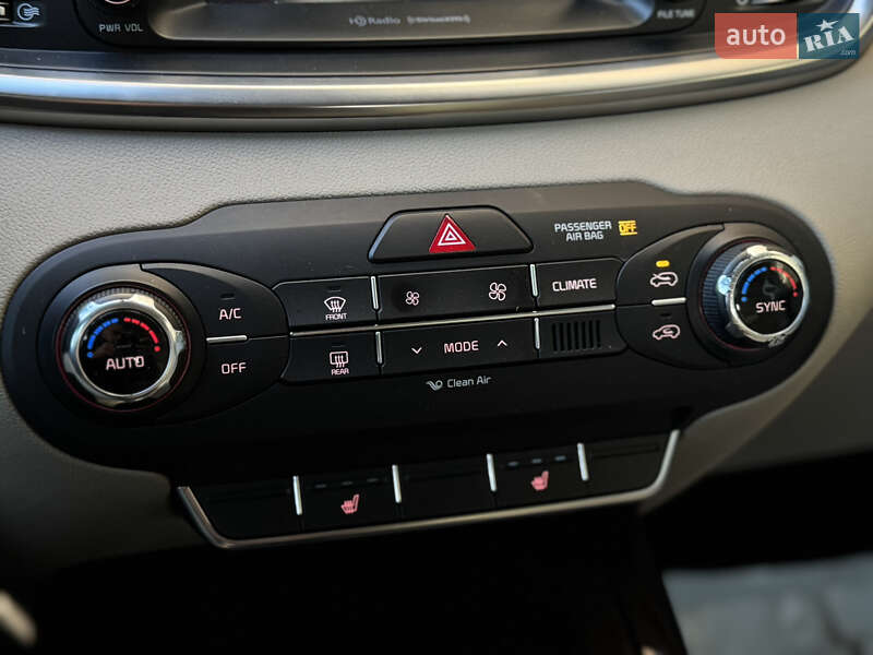 Позашляховик / Кросовер Kia Sorento 2016 в Києві