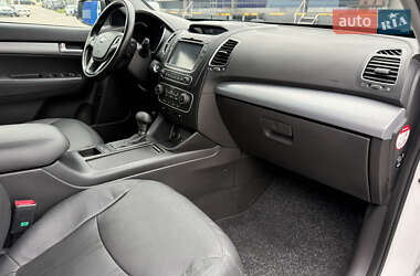 Позашляховик / Кросовер Kia Sorento 2015 в 