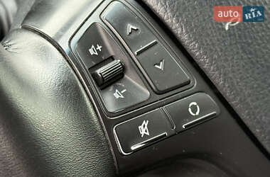 Позашляховик / Кросовер Kia Sorento 2015 в 