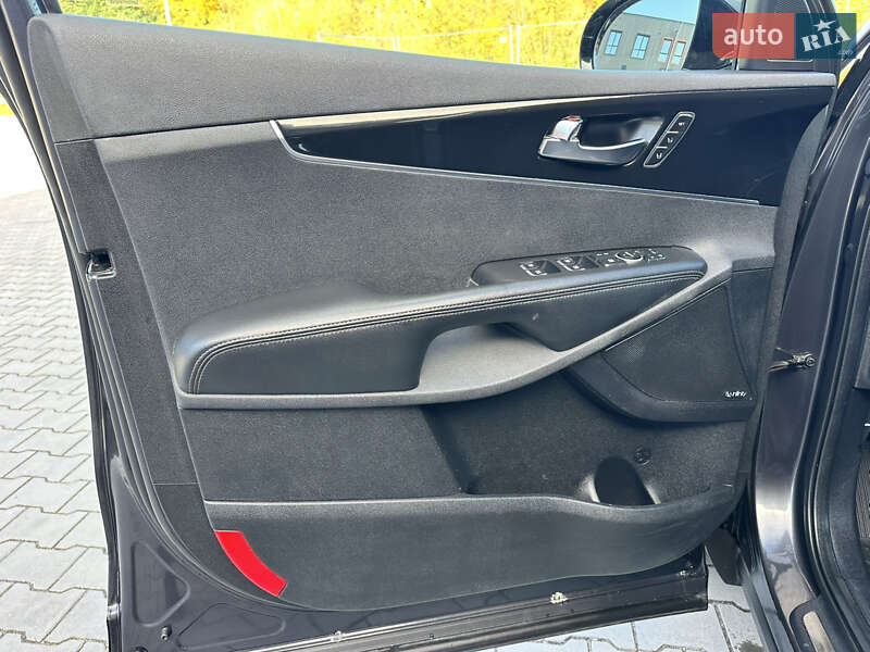 Внедорожник / Кроссовер Kia Sorento 2016 в Дубно