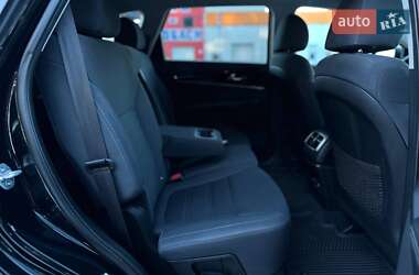 Позашляховик / Кросовер Kia Sorento 2019 в  фото 17 Позашляховик / Кросовер Kia Sorento 2019 в
