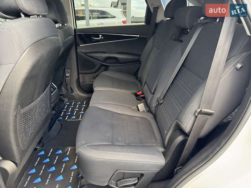 Внедорожник / Кроссовер Kia Sorento 2015 в Ровно фото 25 Внедорожник / Кроссовер Kia Sorento 2015 в Ровно