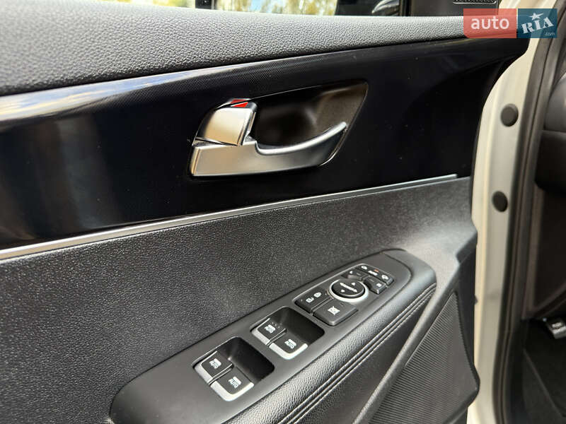 Позашляховик / Кросовер Kia Sorento 2016 в Стрию