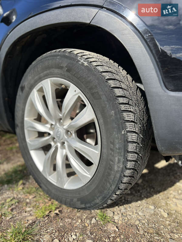 Позашляховик / Кросовер Kia Sorento 2010 в Старому Самборі