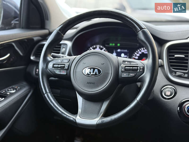 Внедорожник / Кроссовер Kia Sorento 2017 в Одессе