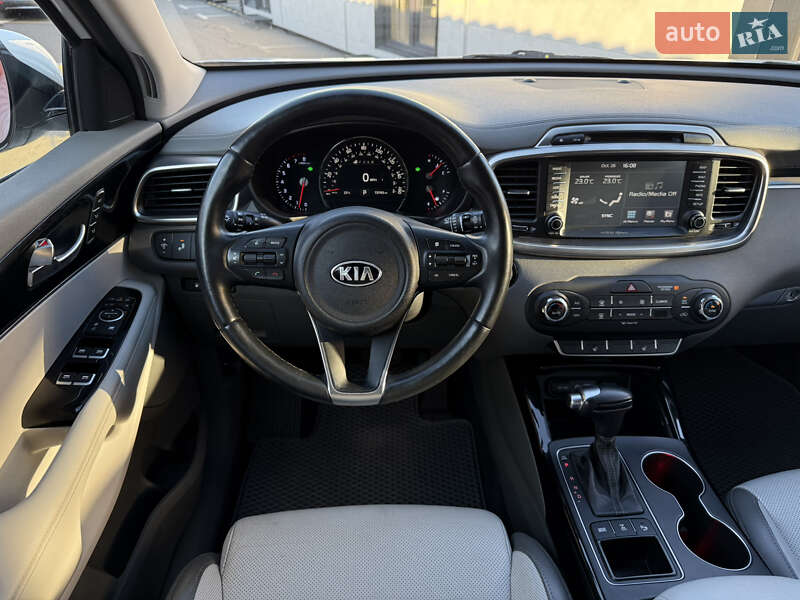 Внедорожник / Кроссовер Kia Sorento 2017 в Киеве
