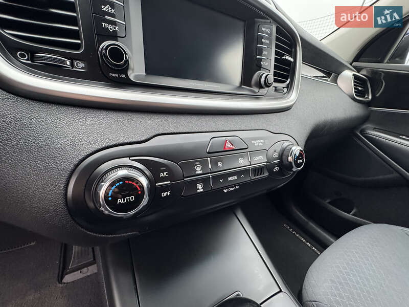 Позашляховик / Кросовер Kia Sorento 2017 в Києві