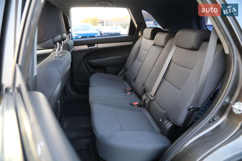 Позашляховик / Кросовер Kia Sorento 2011 в Харкові
