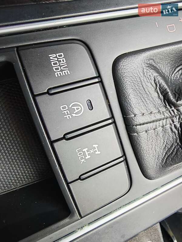 Внедорожник / Кроссовер Kia Sorento 2015 в Могилев-Подольске