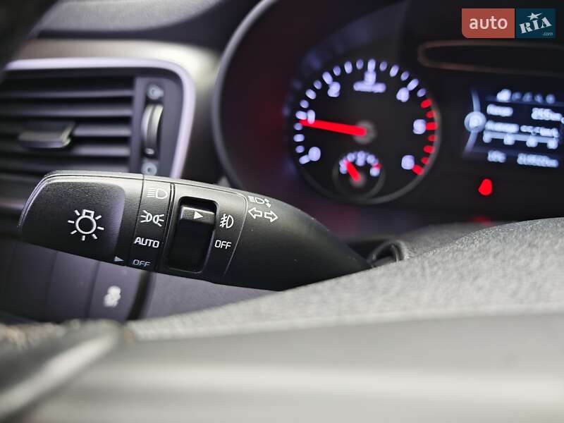 Внедорожник / Кроссовер Kia Sorento 2015 в Могилев-Подольске