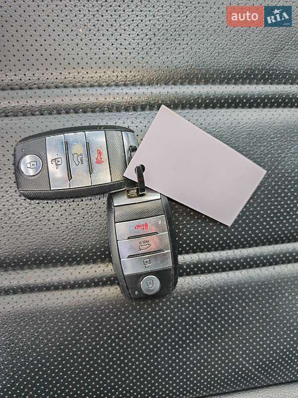 Внедорожник / Кроссовер Kia Sorento 2015 в Могилев-Подольске