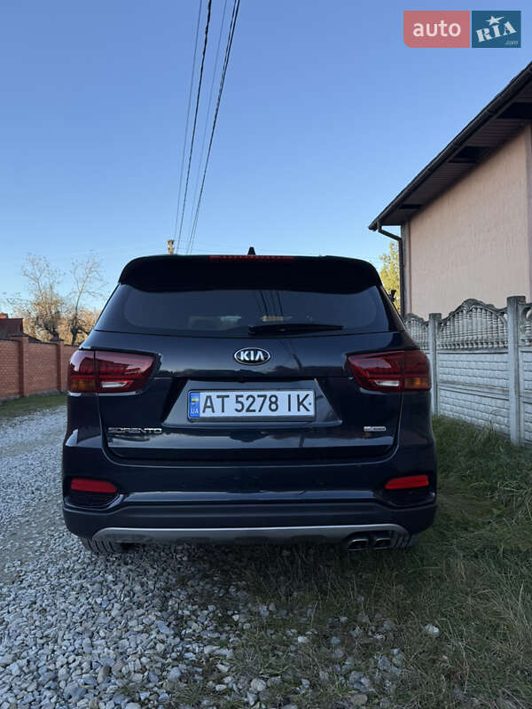 Позашляховик / Кросовер Kia Sorento 2017 в Івано-Франківську
